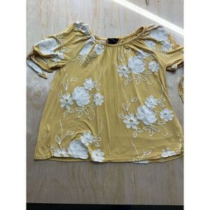 LIV Los Angeles YellowPeasant Top Boho Blouse Size Medium Flower Embroidery Fall
